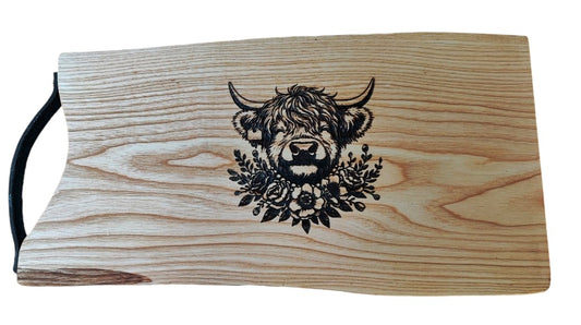 Rustikales Schneidebrett mit Ledergriff - Kuhmotiv